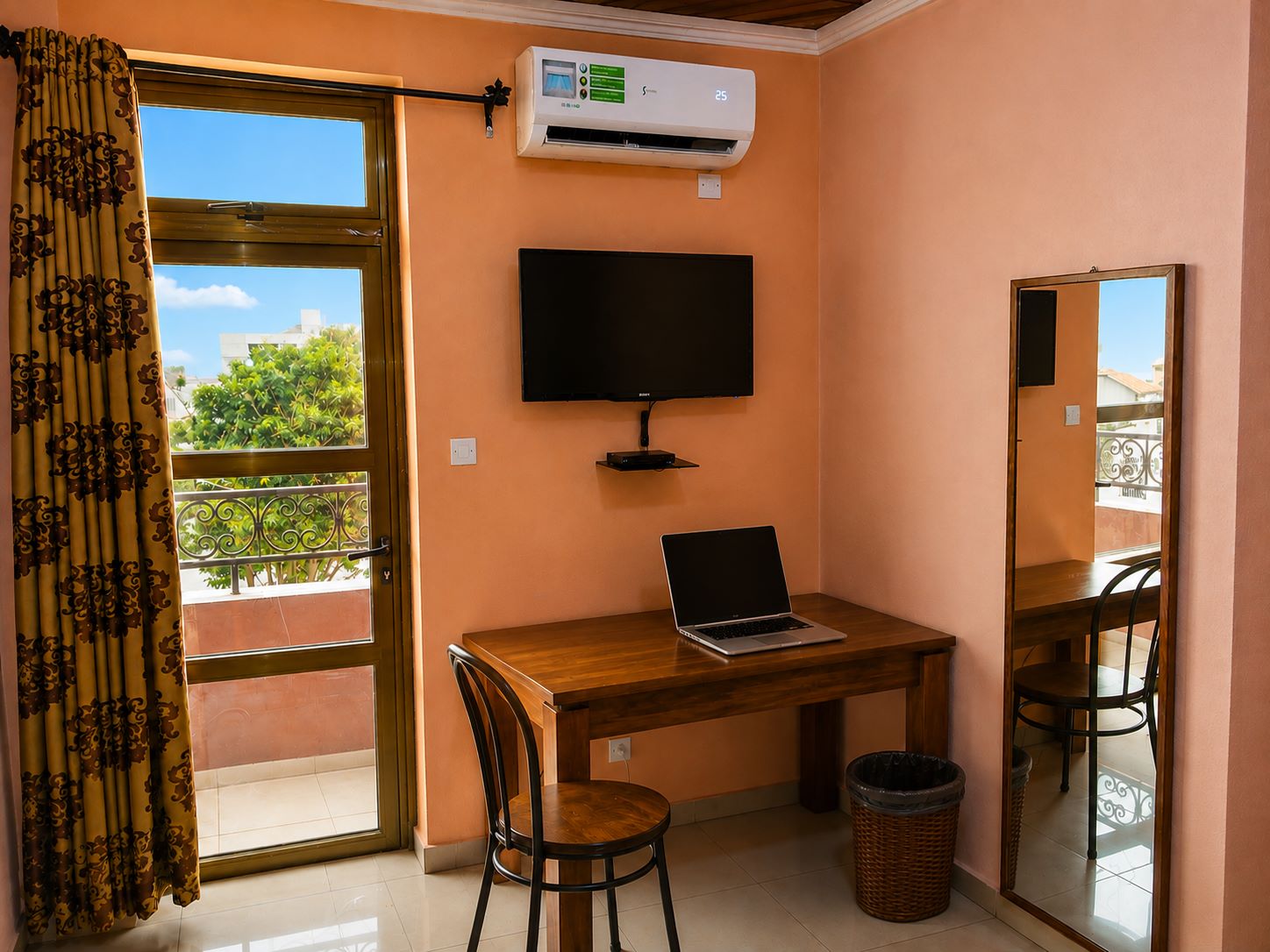 Bureau et chaise